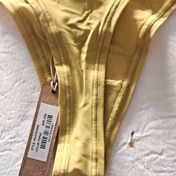 4 PAIRS SKIMS V CUT PANTY NWT - Picture 4 of 9